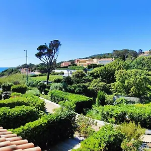 https://charmant-studio-cabine-50-mtres-de-la-mer.fr-provencehotel.com
