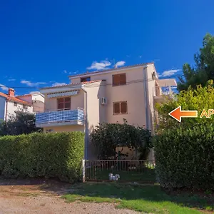 https://apartments-mladen-medulin.in-istria.net